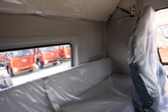 青岛解放JH6 300马力 4X2 柴油 9.7米冷藏车