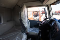 青岛解放JH6 300马力 4X2 柴油 9.7米冷藏车