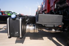 青岛解放JH6 300马力 4X2 柴油 9.7米冷藏车