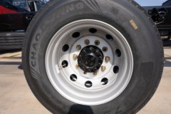 青岛解放JH6 300马力 4X2 柴油 9.7米冷藏车