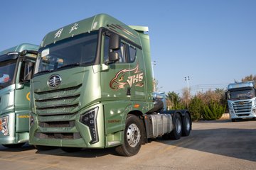 青岛解放JH6 智越版 12.5L柴油 580马力 6X4 法士特16档 AMT自动档 牵引车