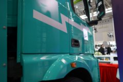 载合汽车 超长续航版 4X2 燃料电池牵引车 宁德时代600kWh