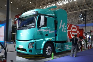载合汽车 超长续航版 4X2 燃料电池牵引车 宁德时代600kWh