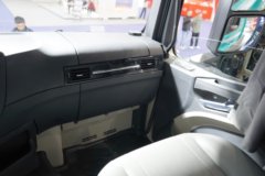 载合汽车 超长续航版 4X2 燃料电池牵引车 宁德时代600kWh