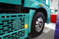 载合汽车 超长续航版 4X2 燃料电池牵引车 宁德时代600kWh