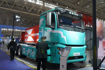 载合汽车 轻量侠 6X4 平顶纯电动牵引车 亿纬600kWh