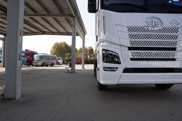 �ൺ��� JH6�ؿ� ������ 590���� 6X4 LNG�Զ���Σ��Ʒǣ����ͼƬ