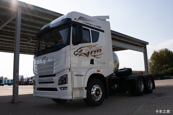 青岛解放 JH6重卡 智享版 590马力 6X4 LNG自动档危险品牵引车