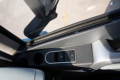 青岛解放 鹰航 智享版 15.7L LNG 720马力 6X4 法士特16档 AMT自动档 牵引车