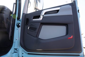 �ൺ��� ӥ�� ������ 15.7L LNG 720���� 6X4 ��ʿ��16�� AMT�Զ��� ǣ����ͼƬ