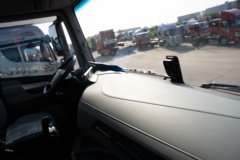 青岛解放 鹰航 智享版 15.7L LNG 720马力 6X4 法士特16档 AMT自动档 牵引车