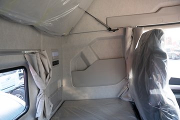 �ൺ��� ӥ�� ������ 15.7L LNG 720���� 6X4 ��ʿ��16�� AMT�Զ��� ǣ����ͼƬ