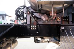 青岛解放 鹰航 智享版 15.7L LNG 720马力 6X4 法士特16档 AMT自动档 牵引车