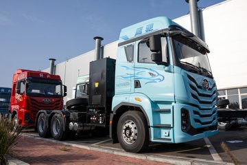 解放鹰驰 6X4 纯电动牵引车 宁德时代400.61kWh