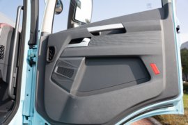 鹰驰&nbsp;电动牵引车驾驶室图片