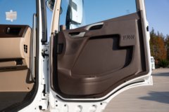 青岛解放 JH6重卡 卓越版2.0 420马力 4X2 AMT自动档危险品牵引车(国六)(带液缓)