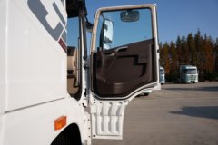 青岛解放 JH6重卡 卓越版2.0 420马力 4X2 AMT自动档危险品牵引车(国六)(带液缓)