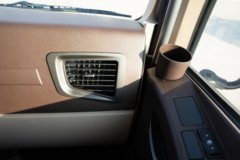 青岛解放 JH6重卡 卓越版2.0 420马力 4X2 AMT自动档危险品牵引车(国六)(带液缓)