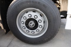 青岛解放 JH6重卡 卓越版2.0 420马力 4X2 AMT自动档危险品牵引车(国六)(带液缓)