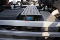 青岛解放 JH6重卡 卓越版2.0 420马力 4X2 AMT自动档危险品牵引车(国六)(带液缓)