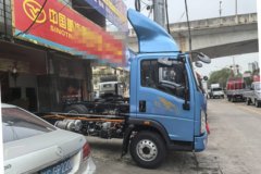 中国重汽 豪曼 先锋EM3 4X2 4.18米单排纯电动厢式轻卡 宁德时代100.46kWh