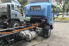 中国重汽 豪曼 先锋EM3 4X2 4.18米单排纯电动厢式轻卡 宁德时代100.46kWh