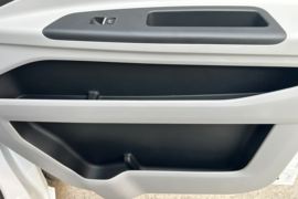 多拉大面&nbsp;电动封闭厢货驾驶室图片