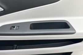 多拉大面&nbsp;电动封闭厢货驾驶室图片