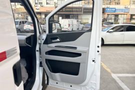 多拉大面&nbsp;电动封闭厢货驾驶室图片