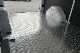 多拉大面&nbsp;电动封闭厢货货厢图片