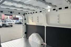 多拉大面&nbsp;电动封闭厢货货厢图片