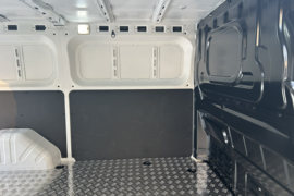 多拉大面&nbsp;电动封闭厢货货厢图片