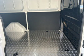 多拉大面&nbsp;电动封闭厢货货厢图片