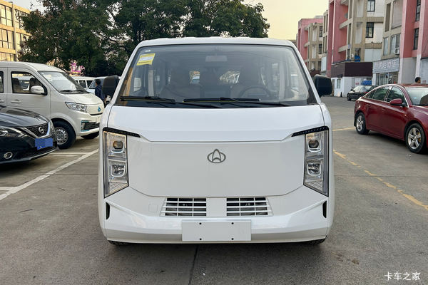 疯狂促销，直降0.1万！包头市跨越星光电动封闭厢货系列优惠价