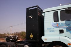 陕汽德龙新M3000 轻量化版 6X4 纯电动牵引车 宁德时代400.61kWh