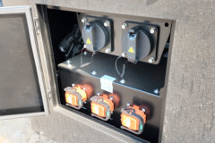 青岛解放 JH6重卡 6X4 纯电动牵引车423.936kWh