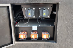 青岛解放 JH6重卡 6X4 纯电动牵引车423.936kWh