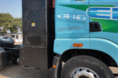 青岛解放 JH6重卡 6X4 纯电动牵引车423.936kWh