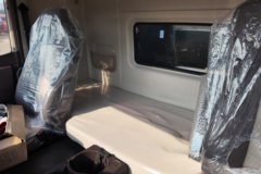 青岛解放 JH6重卡 6X4 纯电动牵引车423.936kWh