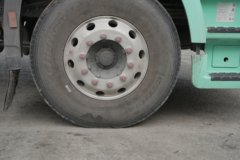 联合卡车 电麒麟 标载充电版 6X4 平顶纯电动牵引车 宁德时代400.61kWh