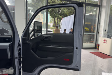 ���ǵ�T4 �Ƹ��� 3.815�׵��Ŵ��綯��դʽ�Ῠ ����62.3kWhͼƬ
