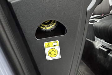 ���ǵ�T4 �Ƹ��� 3.815�׵��Ŵ��綯��դʽ�Ῠ ����62.3kWhͼƬ