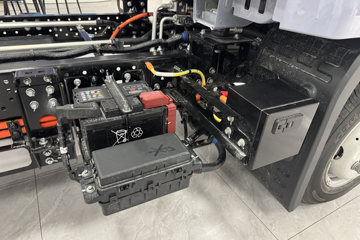 ���ǵ�T4 �Ƹ��� 3.815�׵��Ŵ��綯��դʽ�Ῠ ����62.3kWhͼƬ