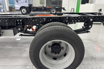 ���ǵ�T4 �Ƹ��� 3.815�׵��Ŵ��綯��դʽ�Ῠ ����62.3kWhͼƬ