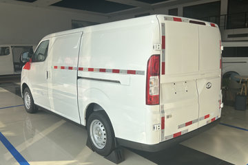 R5货运版&nbsp;电动封闭厢货外观图片