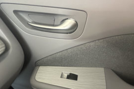 R5货运版&nbsp;电动封闭厢货驾驶室图片