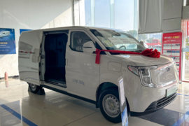 R5货运版&nbsp;电动封闭厢货货厢图片