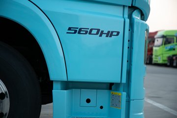 �ൺ���JH6 �������Ϸ��� 14.6L LNG 560���� 6X4 һ�����12�� ǣ����ͼƬ