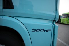 青岛解放JH6 智享版南方款 14.6L LNG 560马力 6X4 一汽解放12档 牵引车