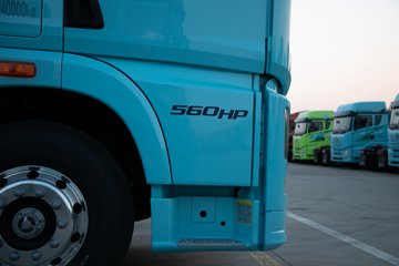 �ൺ���JH6 �������Ϸ��� 14.6L LNG 560���� 6X4 һ�����12�� ǣ����ͼƬ